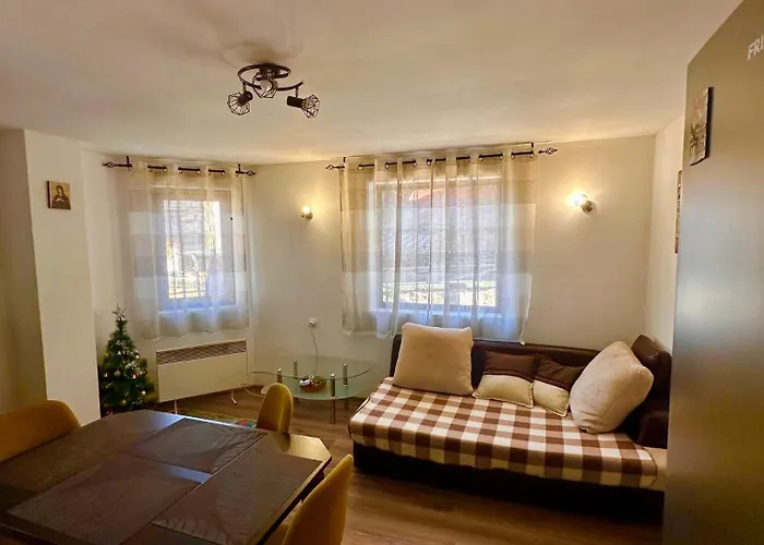 Semesterbostad Къща За Гости Romano